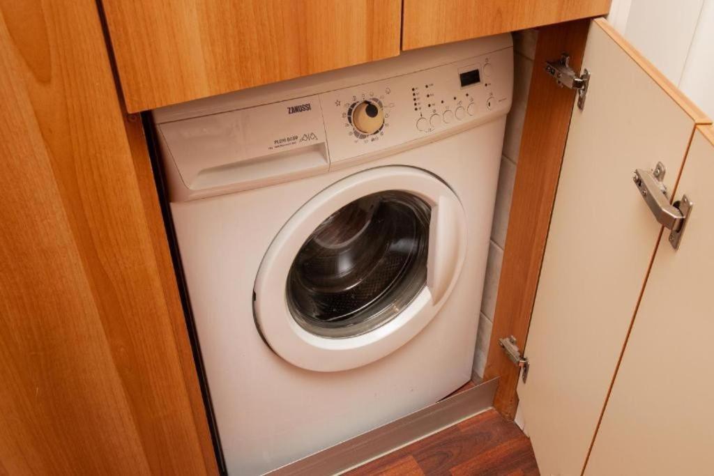 Big Apartment, Close To Train Station Lejlighed